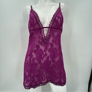 *** Victoria's Secret Lace *** L           Camisole / Chemise?